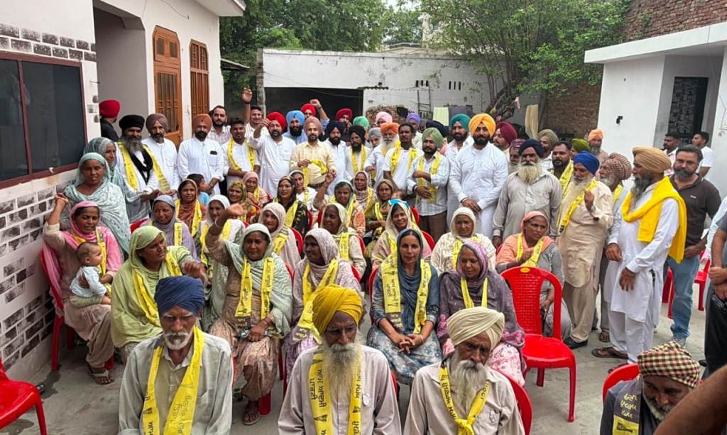 ਓਐਸਡੀ ਸੁਖਵੀਰ ਸਿੰਘ ਦੀ ਮੌਜੂਦਗੀ ਚ ਪਿੰਡ ਢਢੋਗਲ ਦੇ ਵੱਡੀ ਗਿਣਤੀ ਪਰਿਵਾਰਾਂ ਨੇ ਆਮ ਆਦਮੀ ਪਾਰਟੀ ਦਾ ਫੜਿਆ ਪੱਲਾ